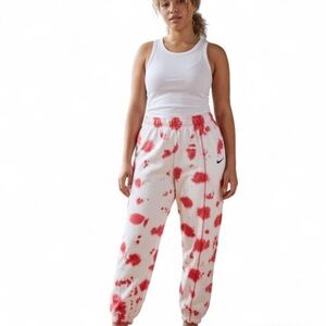 Women’s Nike Tiedye Athletic Sweatpants - Large